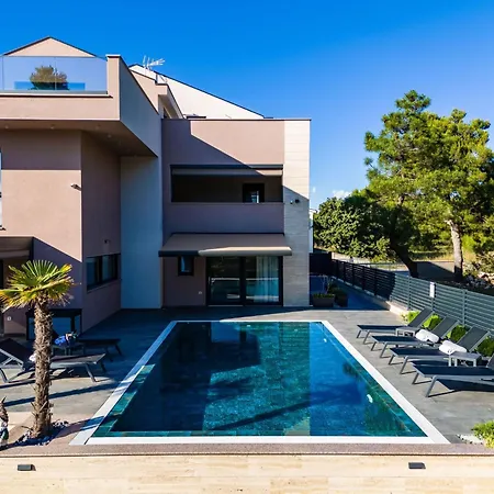 Royal 3 By Interhome *