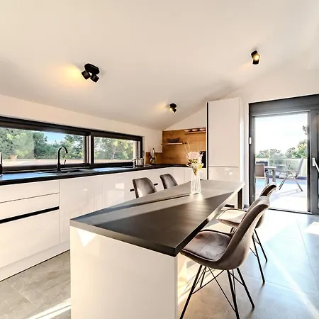 Royal 3 By Interhome * Vir