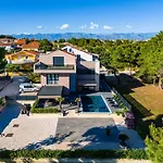 Apartment Royal 3 By Interhome Vir