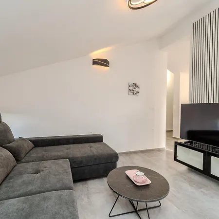 Royal 3 By Interhome Vir