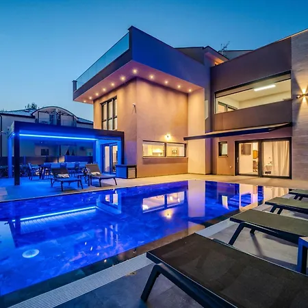 Royal 3 By Interhome Vir