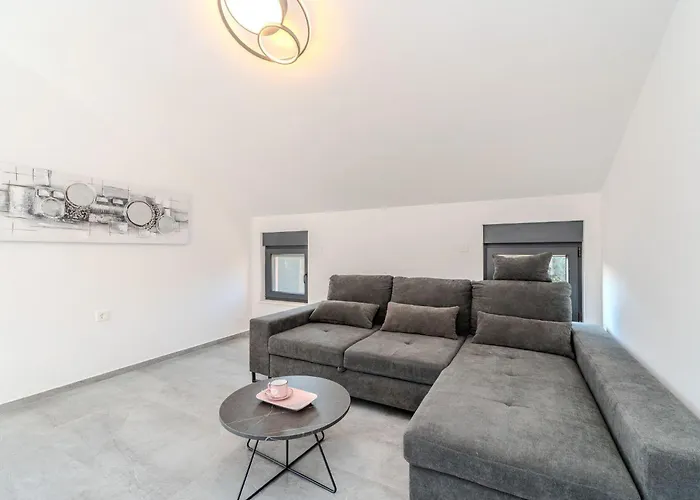 Apartment Royal 3 By Interhome Vir