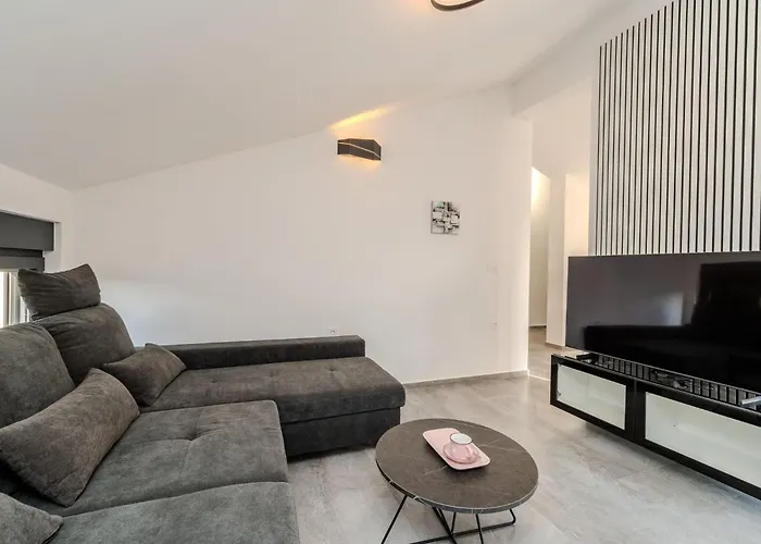 Royal 3 By Interhome Vir