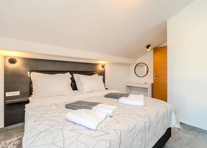 Royal 3 By Interhome Apartment